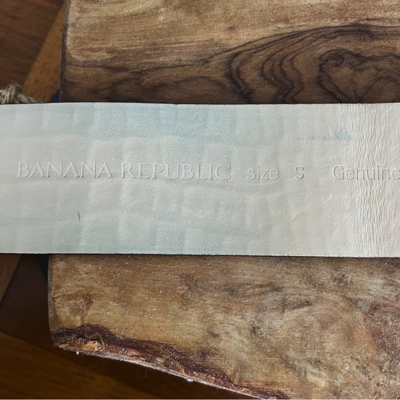 EMBOSSED 100% LEATHER BANANA REPUBLIC LEATHER BELT - Picture 5 of 10